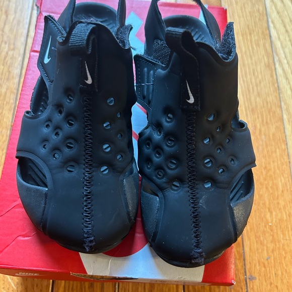 Nike Sunray Size 10c Black Sandal - Picture 5 of 11